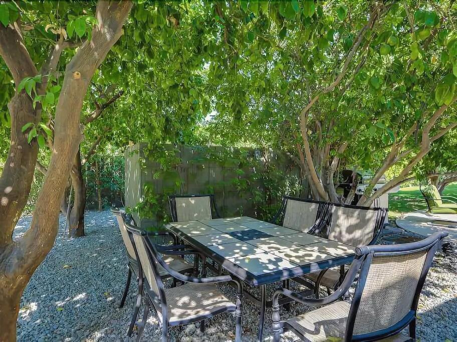 Serene 4 Bed 3 Bath Heated Pool Natural Backyard Heart Of Palm Springs Exterior foto